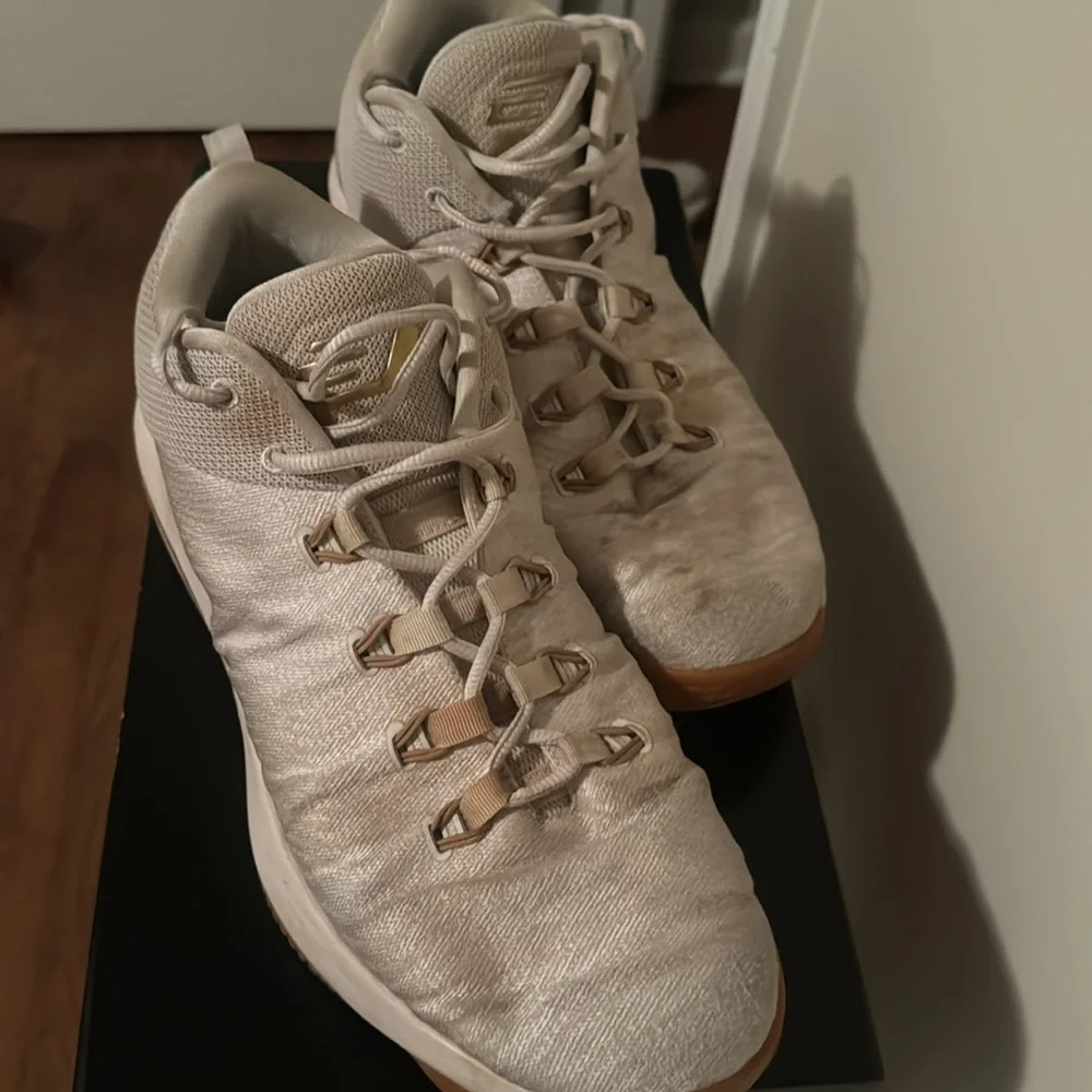 Jordan CP3 size 13. Have not been over worn or used and pretty good condition - Picture 3 of 3